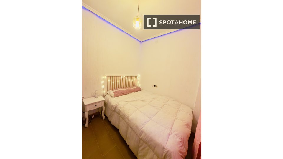 Double room Valencia, 3 beds — photo 1
