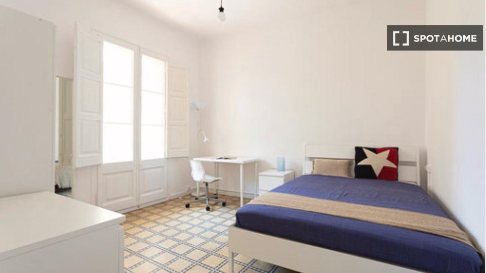 Double room Barcelona, 4 beds, 75m² — photo 17