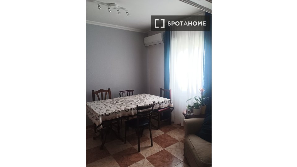 Double room Madrid, 3 beds — photo 8