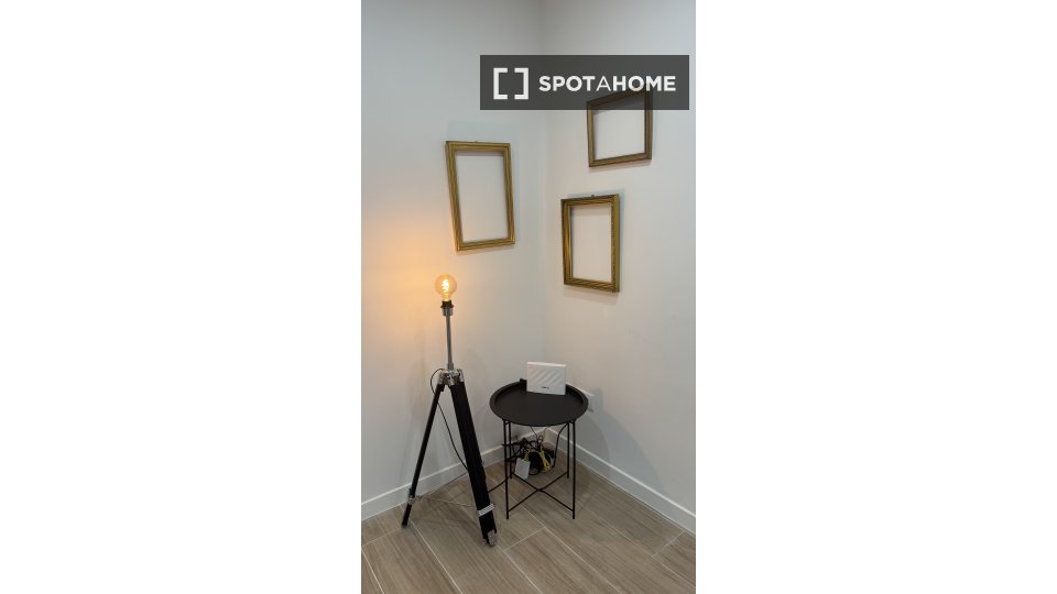 Double room Malaga, 5 beds, 98m² — photo 9