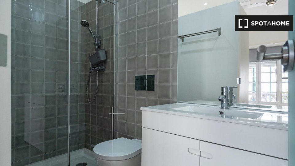Double room Lisbon, 7 beds, 210m² — photo 5