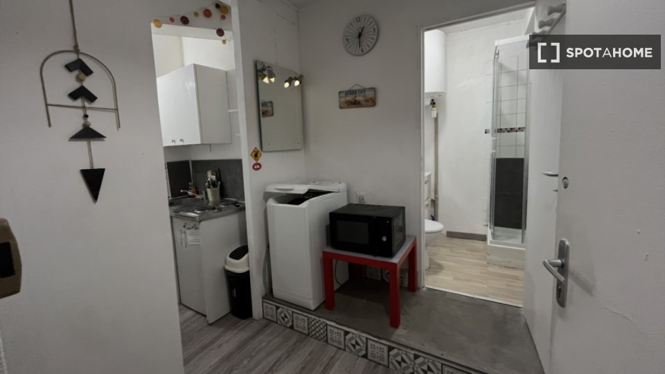 Double room Lyon, 2 beds, 28m² — photo 11