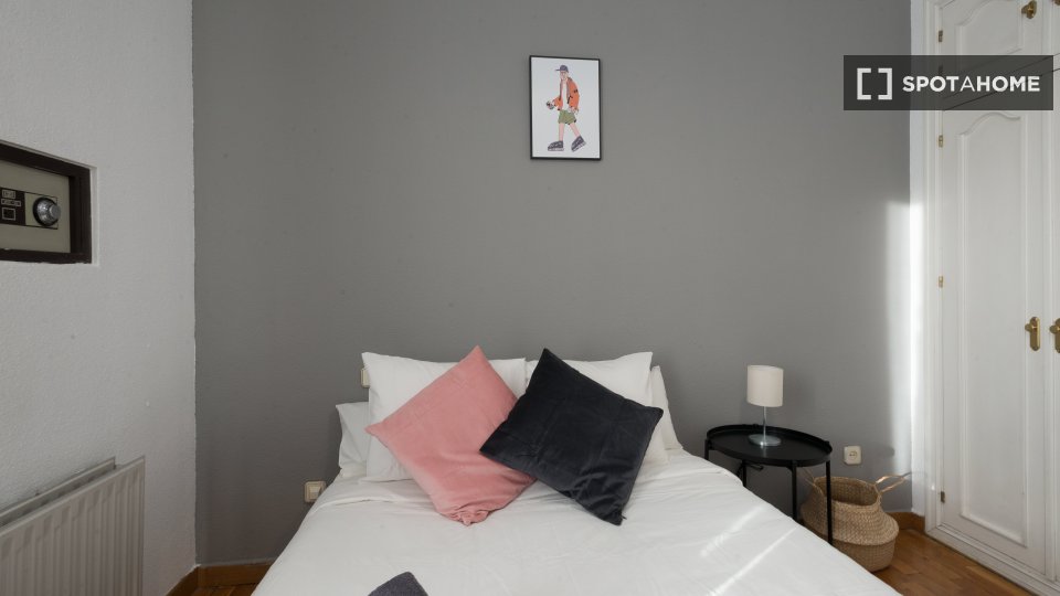 Double room Madrid, 5 beds, 120m² — photo 16