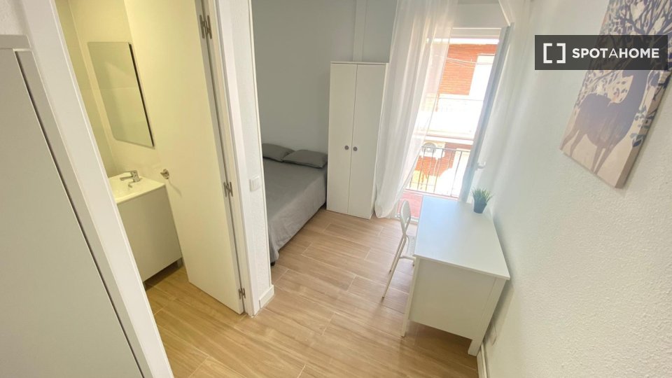 Chambre double Madrid, 5 chambres — photo 7