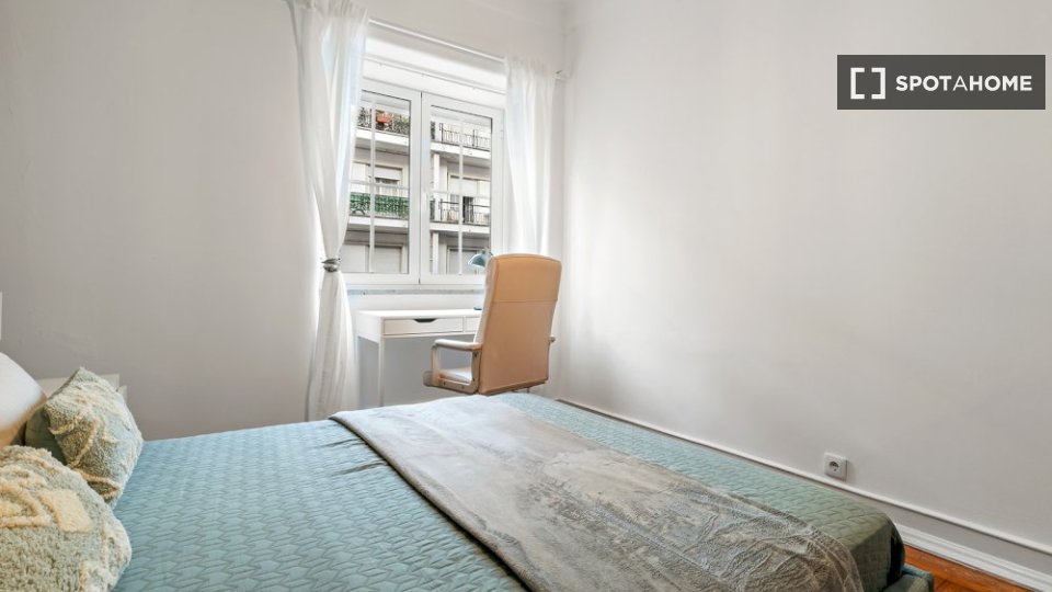 Double room Lisbon, 5 beds — photo 12