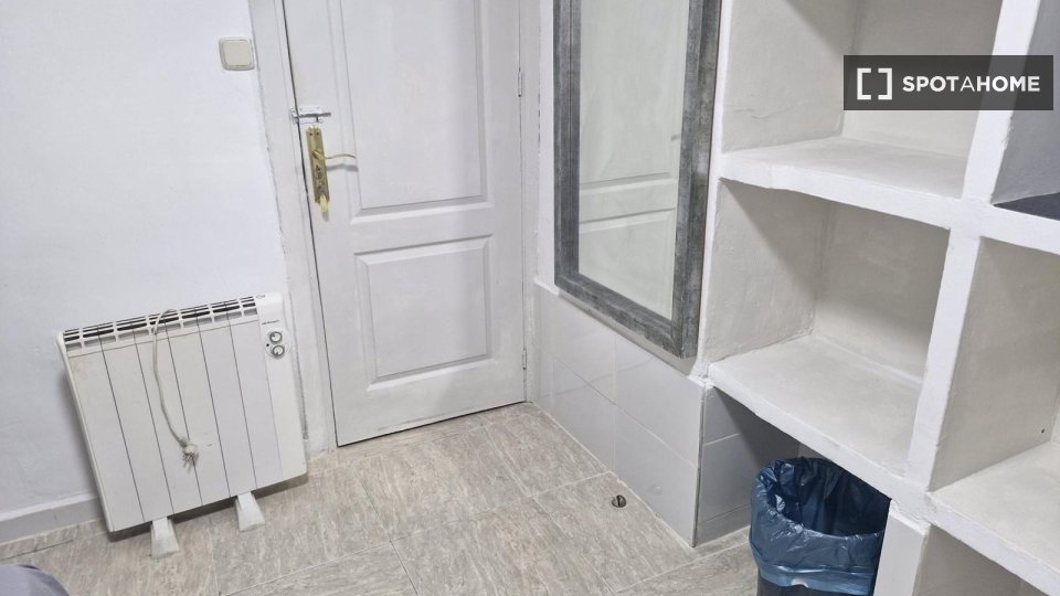 Double room Madrid, 10 beds, 200m² — photo 30