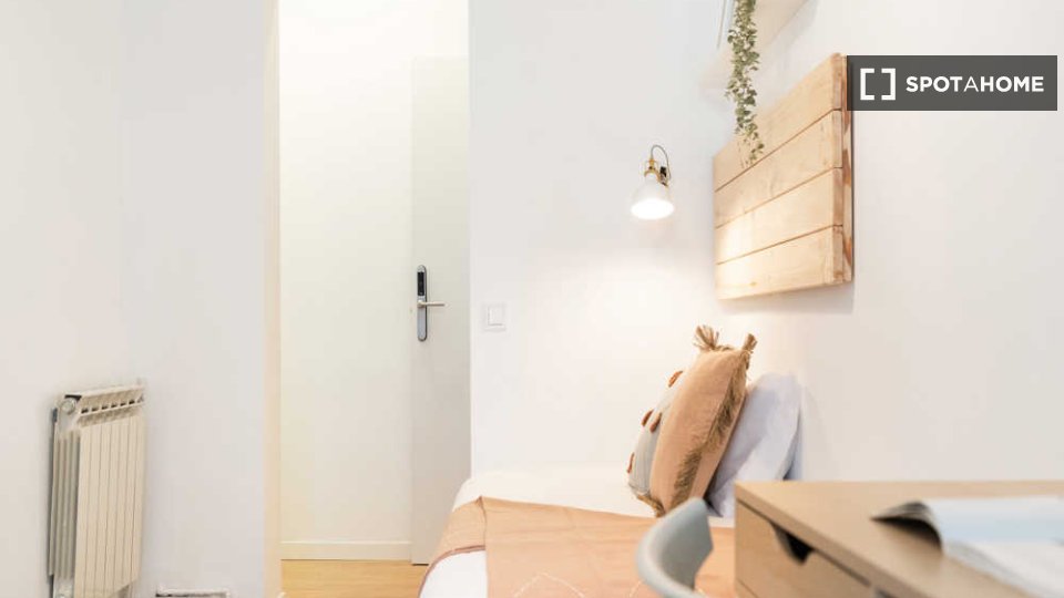 Double room Madrid, 7 beds — photo 21