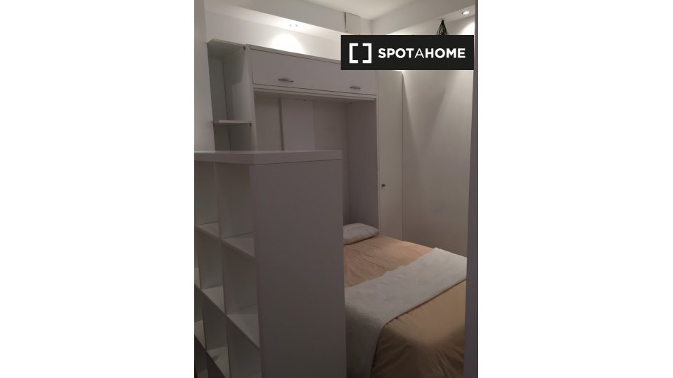 Double room Madrid, 1 bed — photo 9