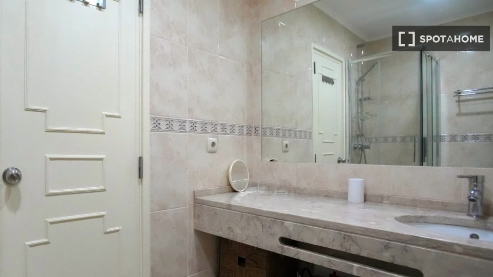 Apartment Lisbon, 1 bed — photo 12