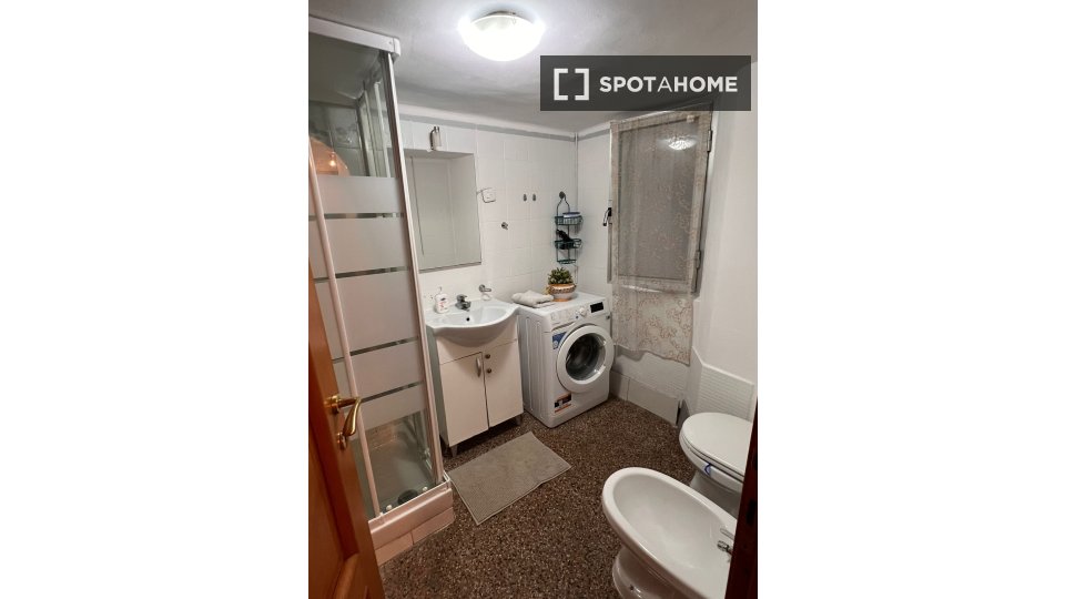 Double room Genoa, 3 beds — photo 25