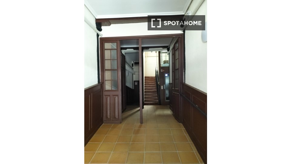 Double room Madrid, 5 beds, 100m² — photo 26