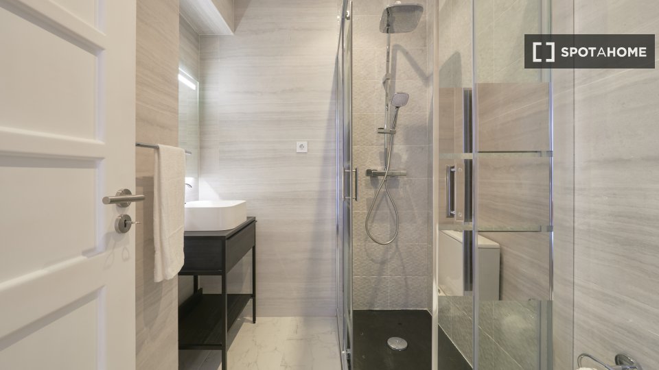 Double room Lisbon, 6 beds — photo 4