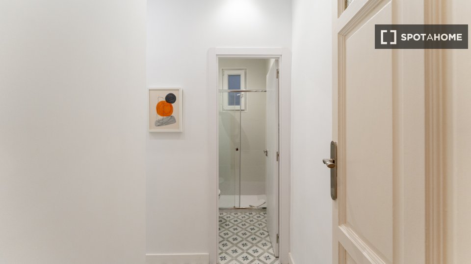Double room Madrid, 4 beds — photo 9
