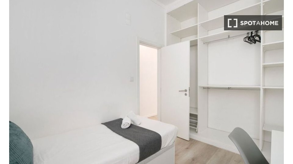 Double room Lisbon, 7 beds — photo 18