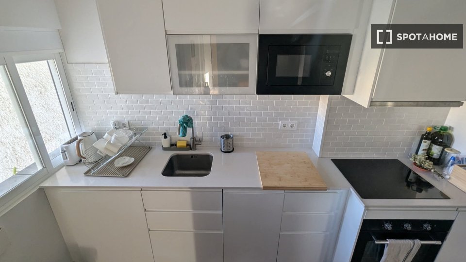 Double room Lisbon, 2 beds, 75m² — photo 4