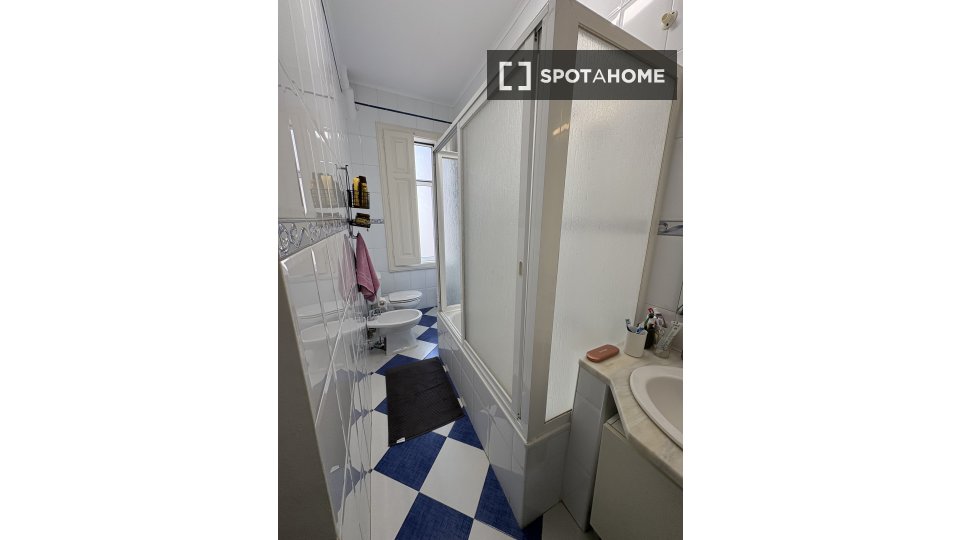 Double room Lisbon, 4 beds — photo 20