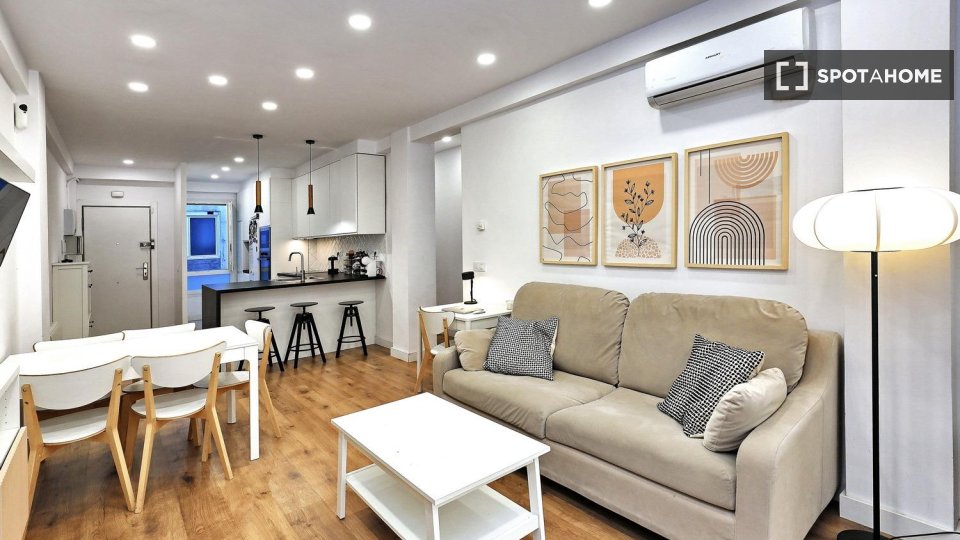 Apartment Barcelona, 3 beds, 70m² — photo 15