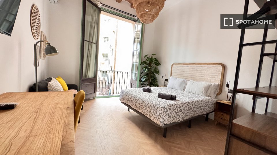 Double room Barcelona, 5 beds — photo 13