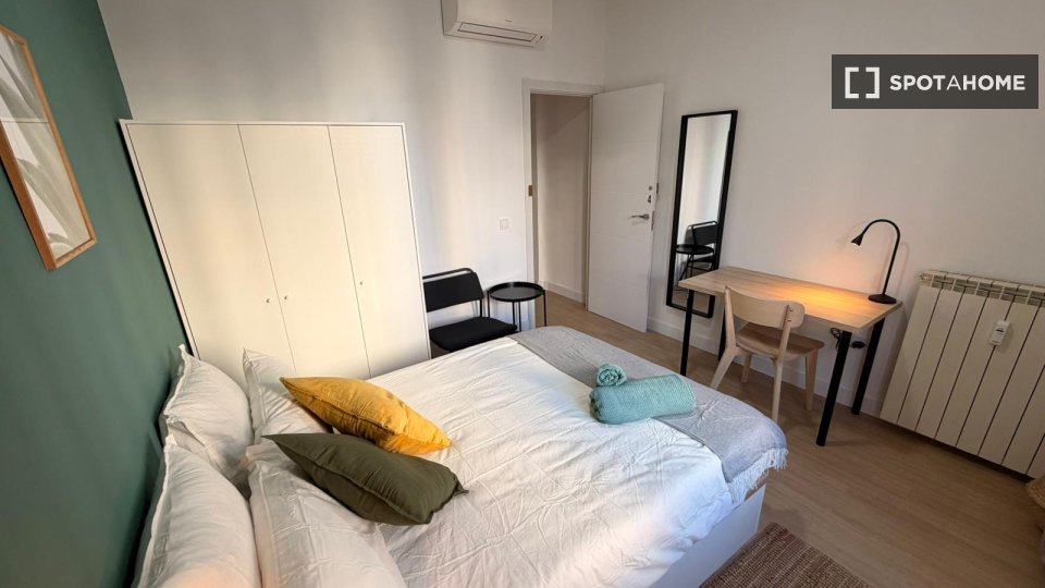 Double room Madrid, 5 beds, 90m² — photo 17