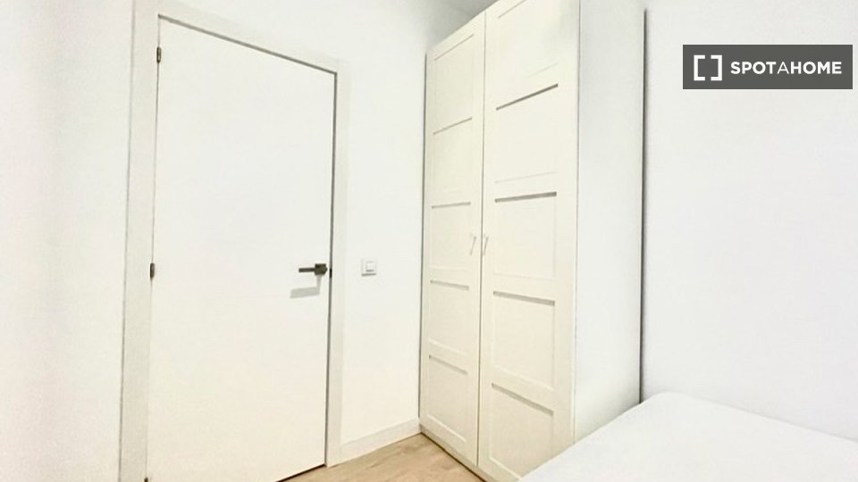 Double room Madrid, 12 beds — photo 5