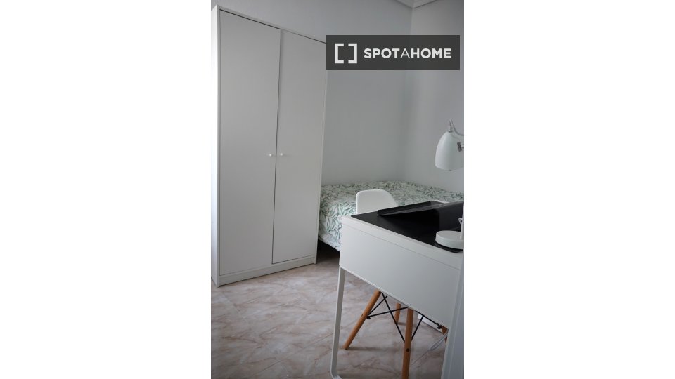 Double room Madrid, 6 beds — photo 2