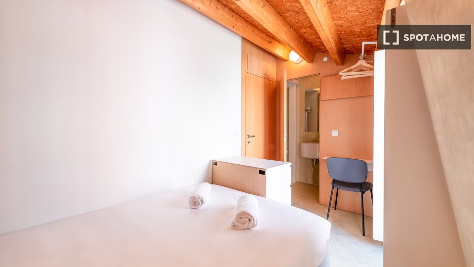 Double room Lisbon, 6 beds, 162m² — photo 18
