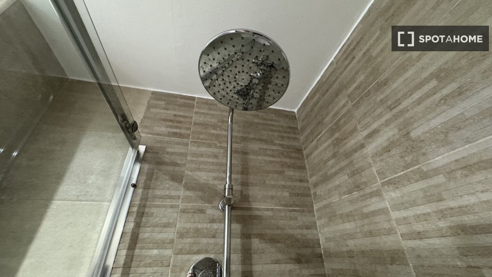 Double room Madrid, 4 beds, 65m² — photo 1