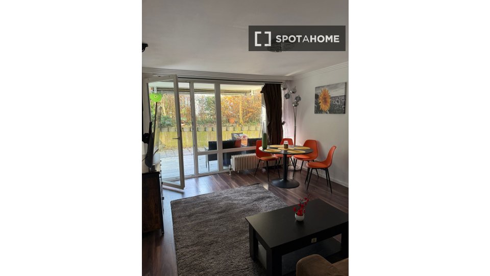 Apartment Stuttgart, 2 beds, 60m² — photo 1