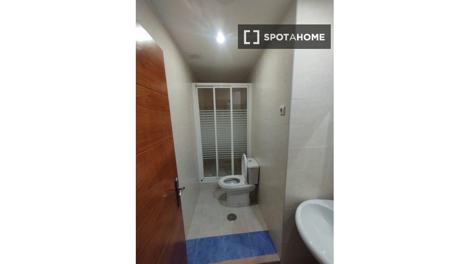 Habitación en piso compartido de 2 dormitorios en Sol, Madrid.