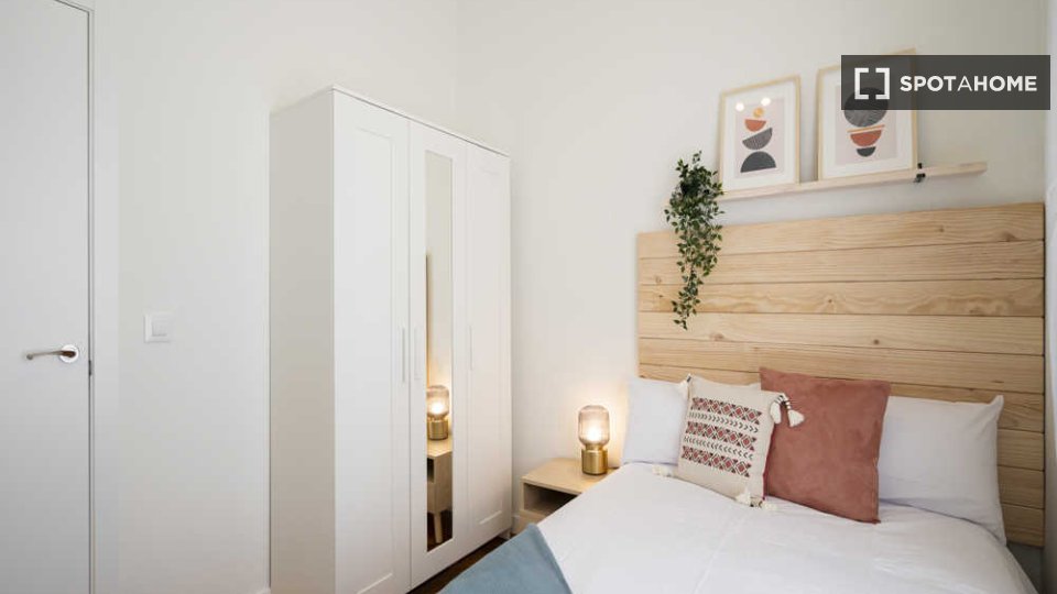 Double room Madrid, 17 beds — photo 44