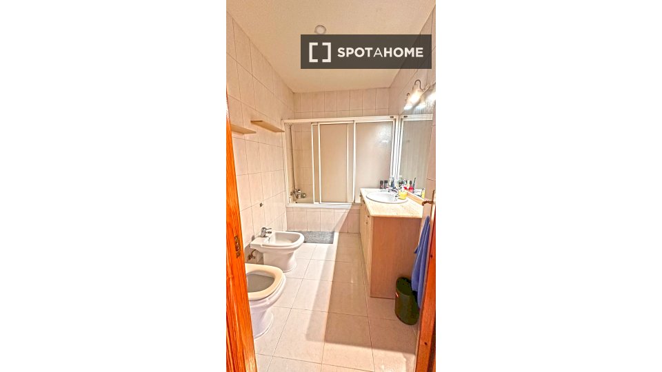 Double room Madrid, 2 beds, 112m² — photo 2