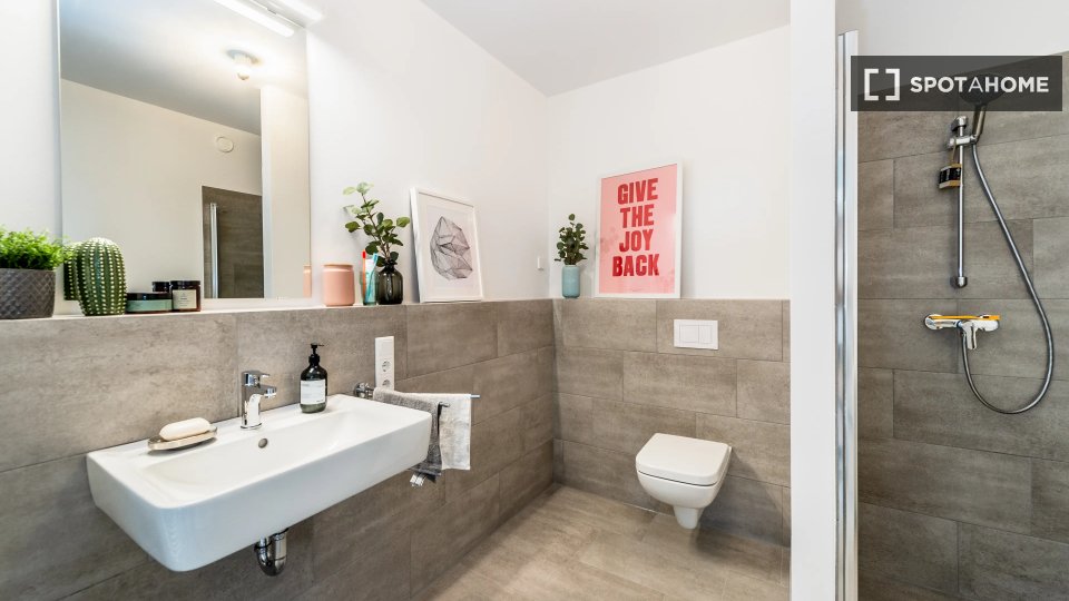 Double room Berlin, 3 beds, 83m² — photo 22