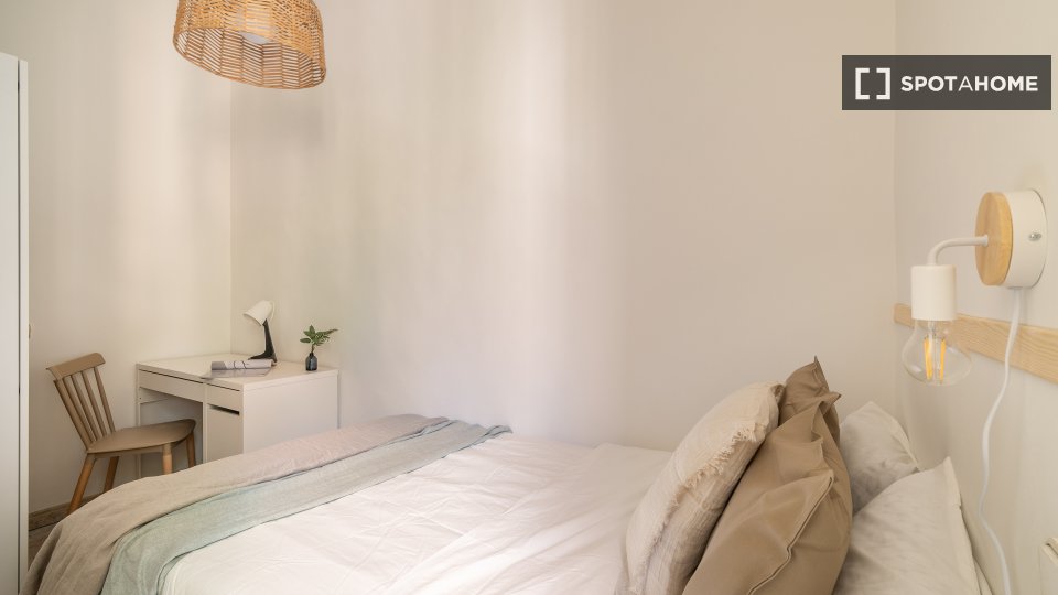 Double room Barcelona, 7 beds, 105m² — photo 17
