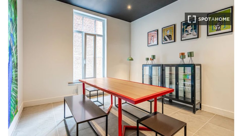 Double room Brussels, 1 bed, 17m² — photo 4
