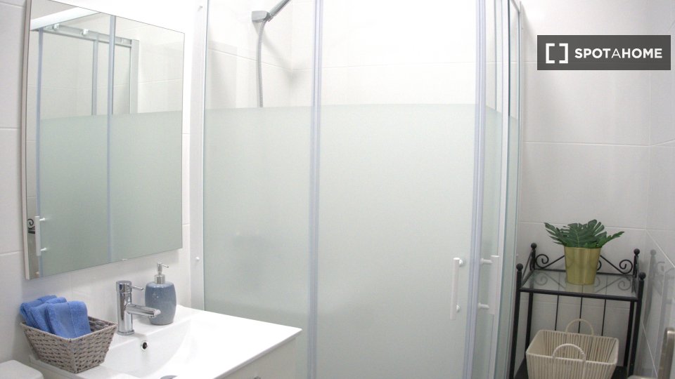 Double room Madrid, 6 beds — photo 11