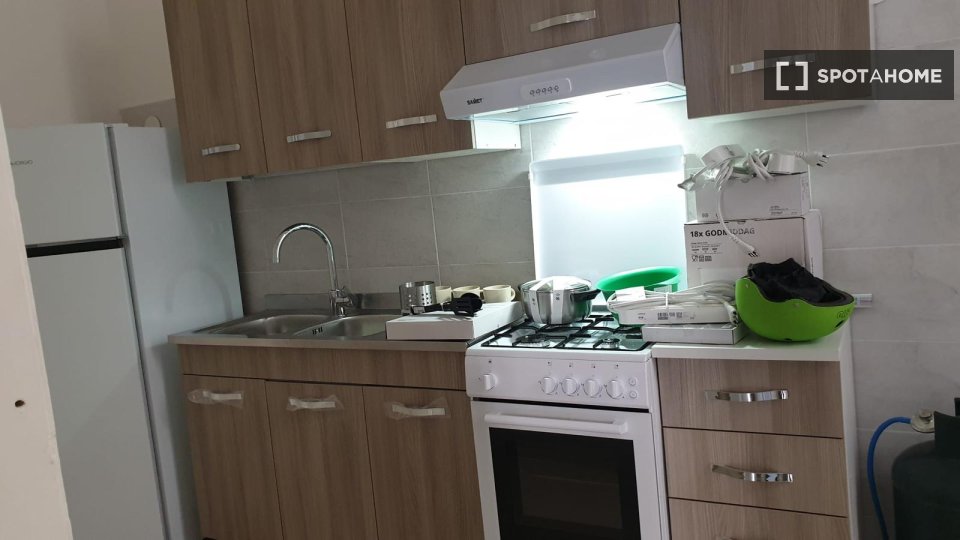Double room Naples, 3 beds — photo 11