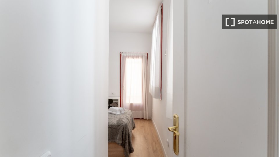 Double room Madrid, 5 beds — photo 16