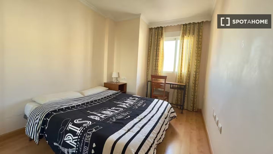 Double room Malaga, 3 beds — photo 7