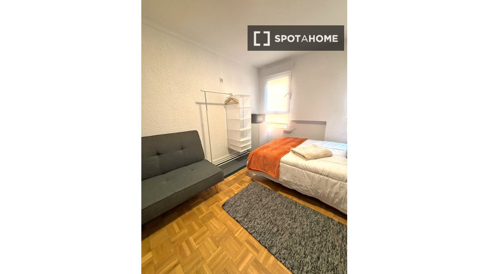 Double room Madrid, 8 beds, 170m² — photo 10