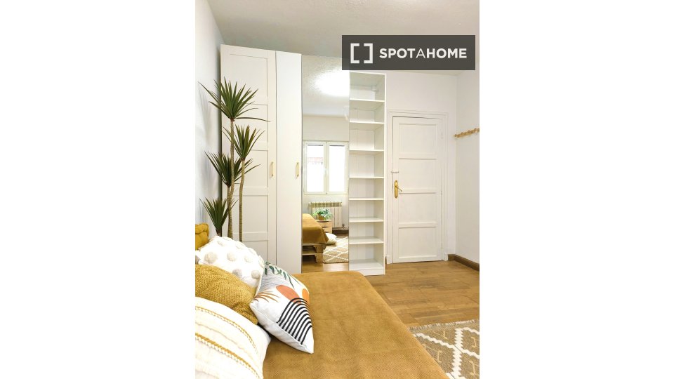 Double room Pamplona, 5 beds, 124m² — photo 12