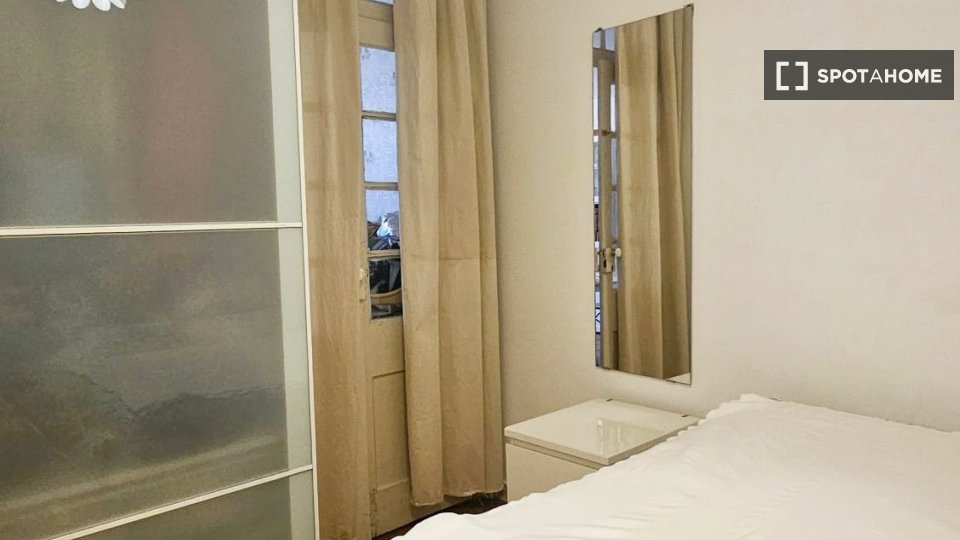 Double room Lisbon, 4 beds, 80m² — photo 22