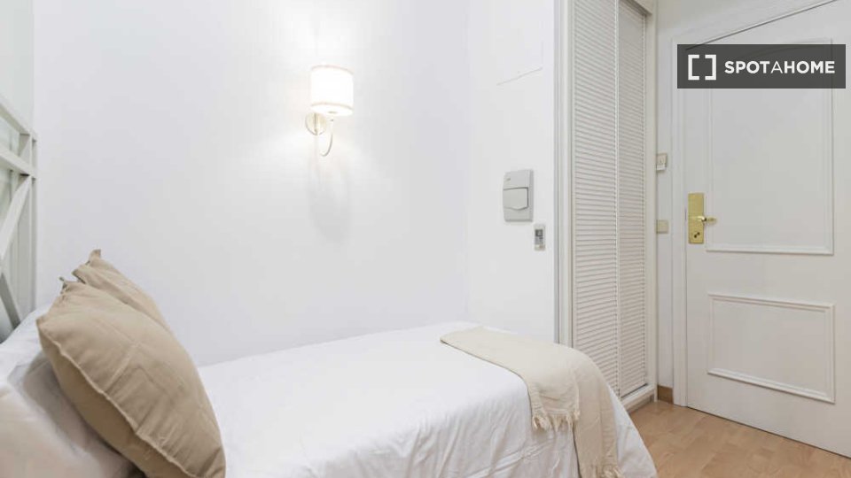 Double room Madrid, 41 beds — photo 60