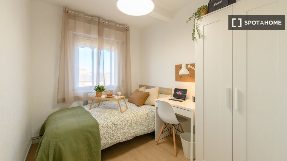 Double room Madrid, 4 beds — photo 27