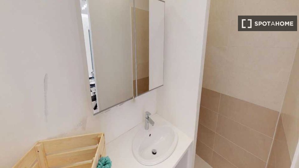 Double room Lyon, 5 beds, 130m² — photo 3