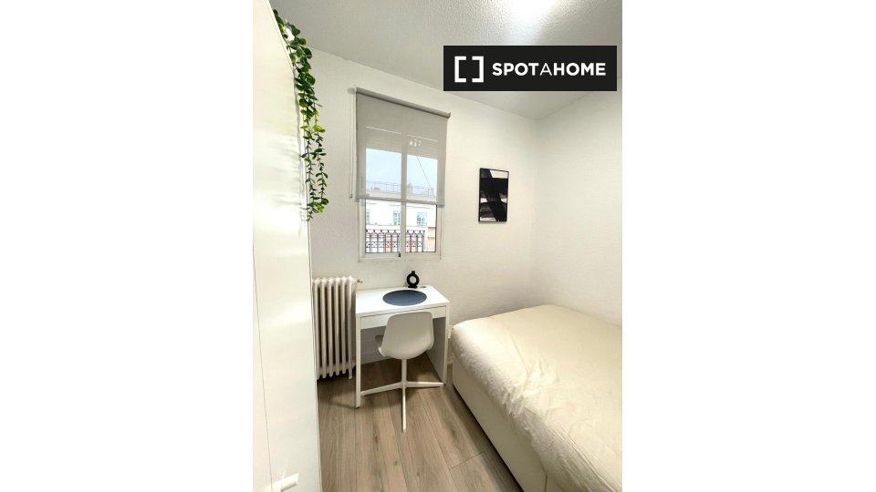 Double room Madrid, 4 beds — photo 1