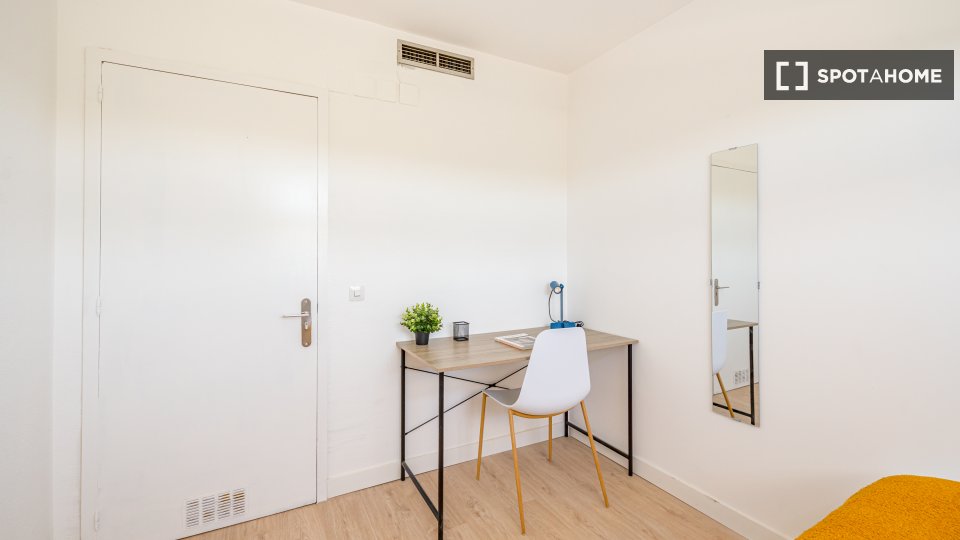 Double room Madrid, 17 beds — photo 19