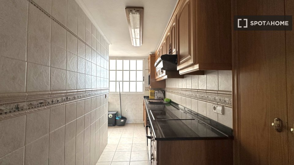 Double room Valencia, 3 beds, 90m² — photo 9