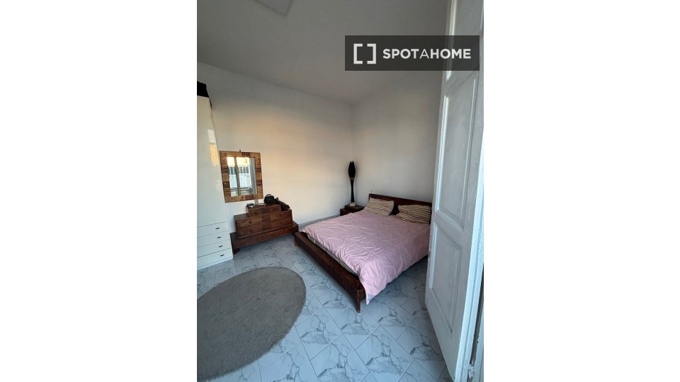 Double room Naples, 3 beds — photo 8