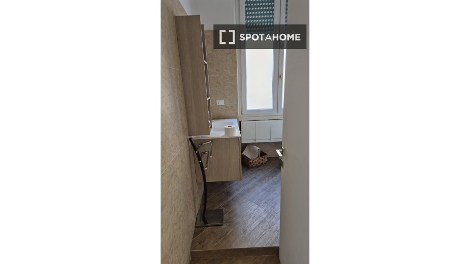 Double room Rome, 4 beds, 180m² — photo 12