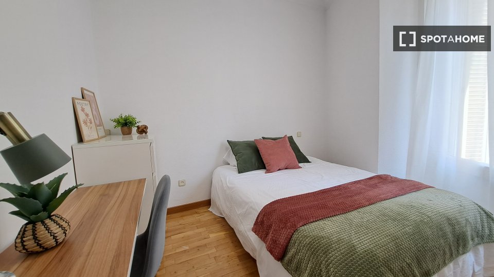 Double room Madrid, 5 beds — photo 19